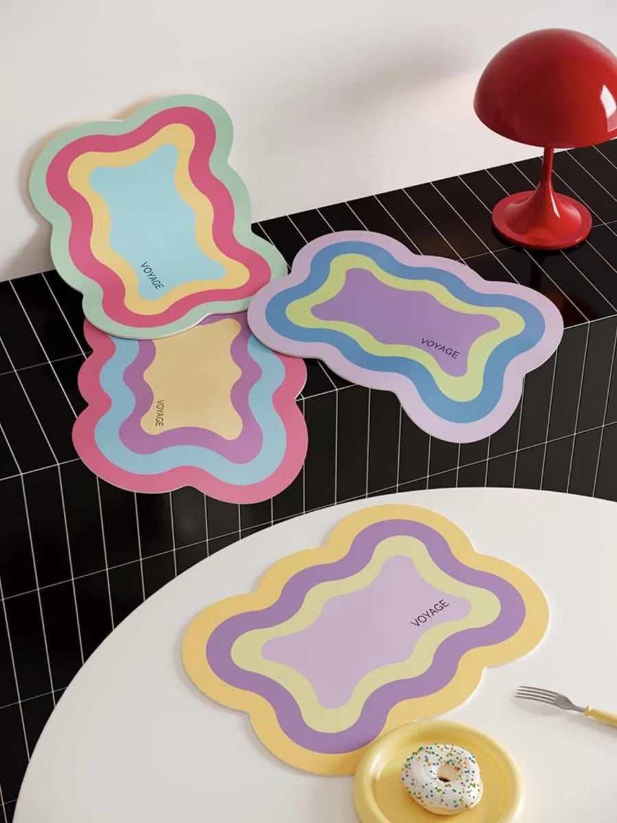 Scalloped-Edge Dopamine Placemat Set – 4-Piece Whimsical Table Décor