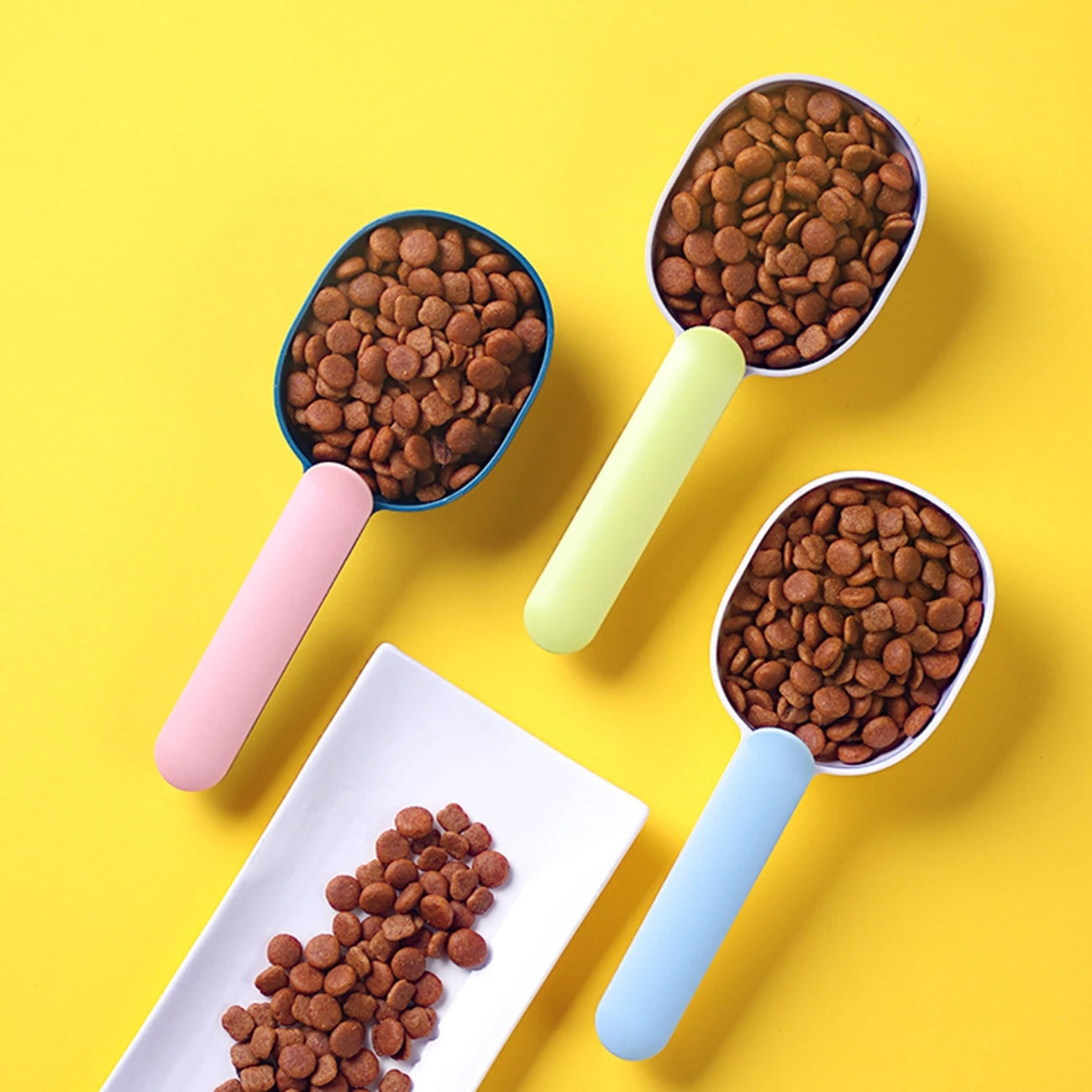 Pet Food Scoop with Bag Clip – 1 Cup Measuring Scoop for Dogs & Cats