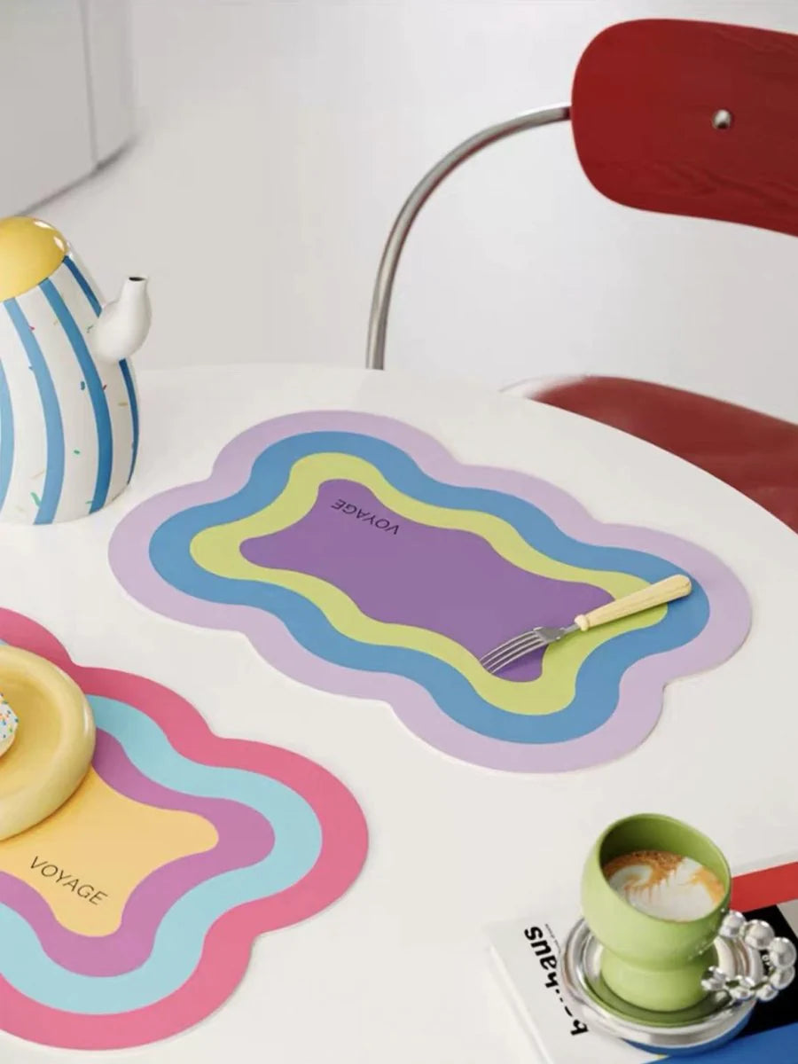 Scalloped-Edge Dopamine Placemat Set – 4-Piece Whimsical Table Décor