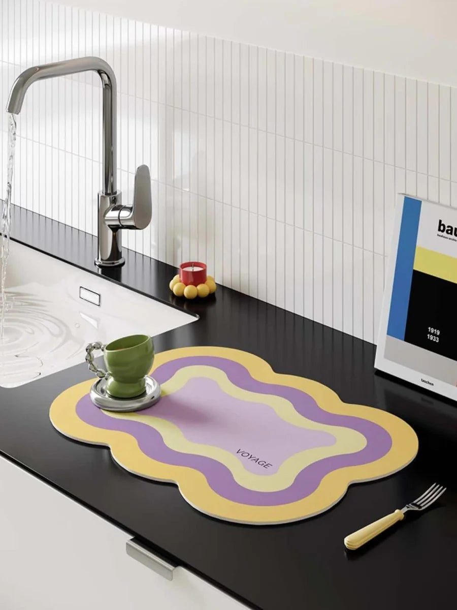 Scalloped-Edge Dopamine Placemat Set – 4-Piece Whimsical Table Décor