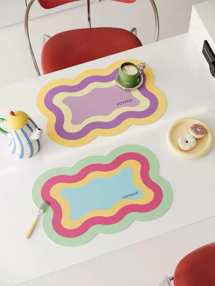 Scalloped-Edge Dopamine Placemat Set – 4-Piece Whimsical Table Décor