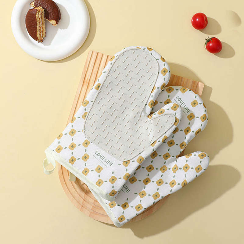 Kitchen Oven Gloves – Heat-Insulated Anti-Scalding Cotton Mitts for Microwave & Baking