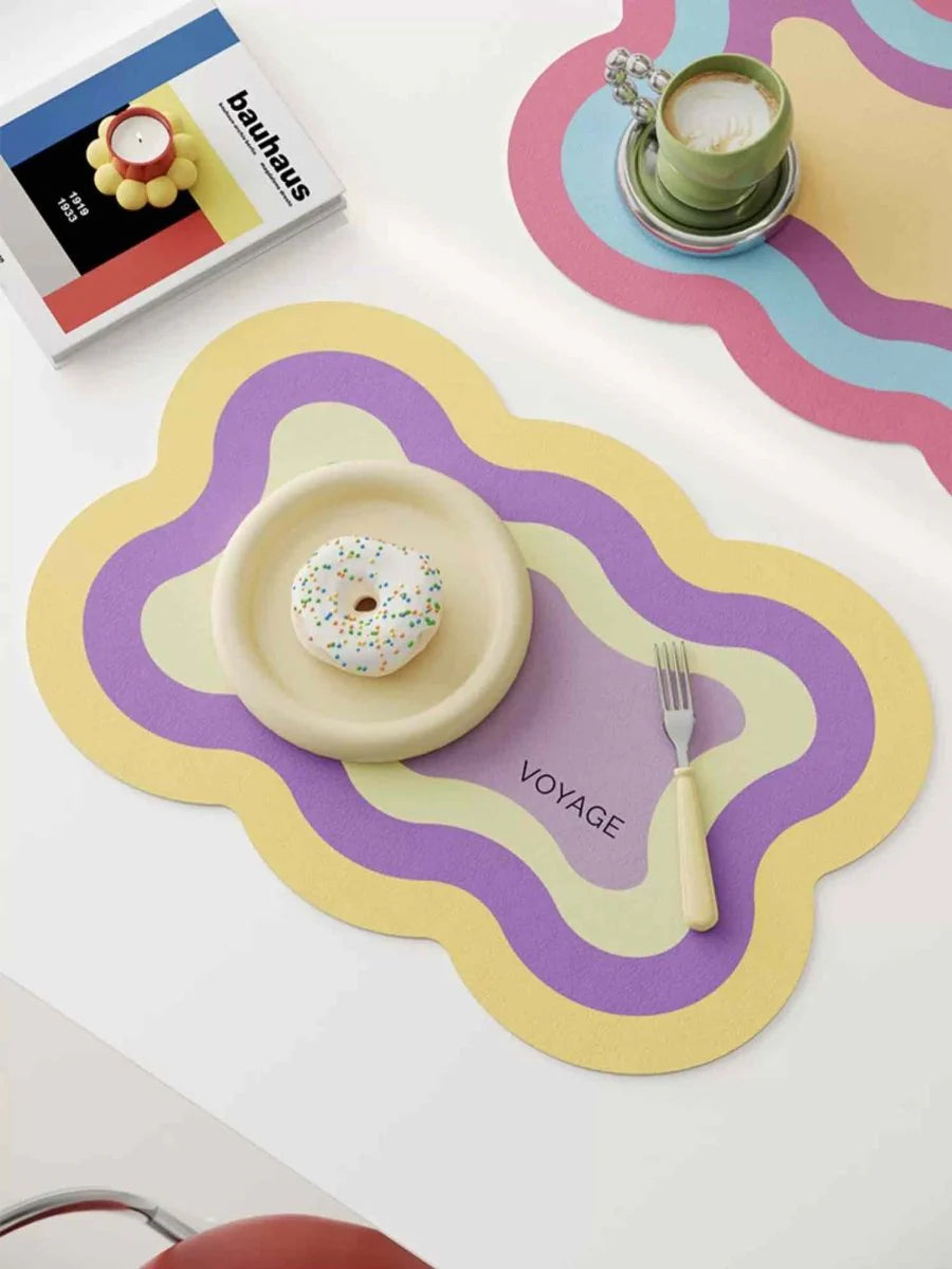 Scalloped-Edge Dopamine Placemat Set – 4-Piece Whimsical Table Décor